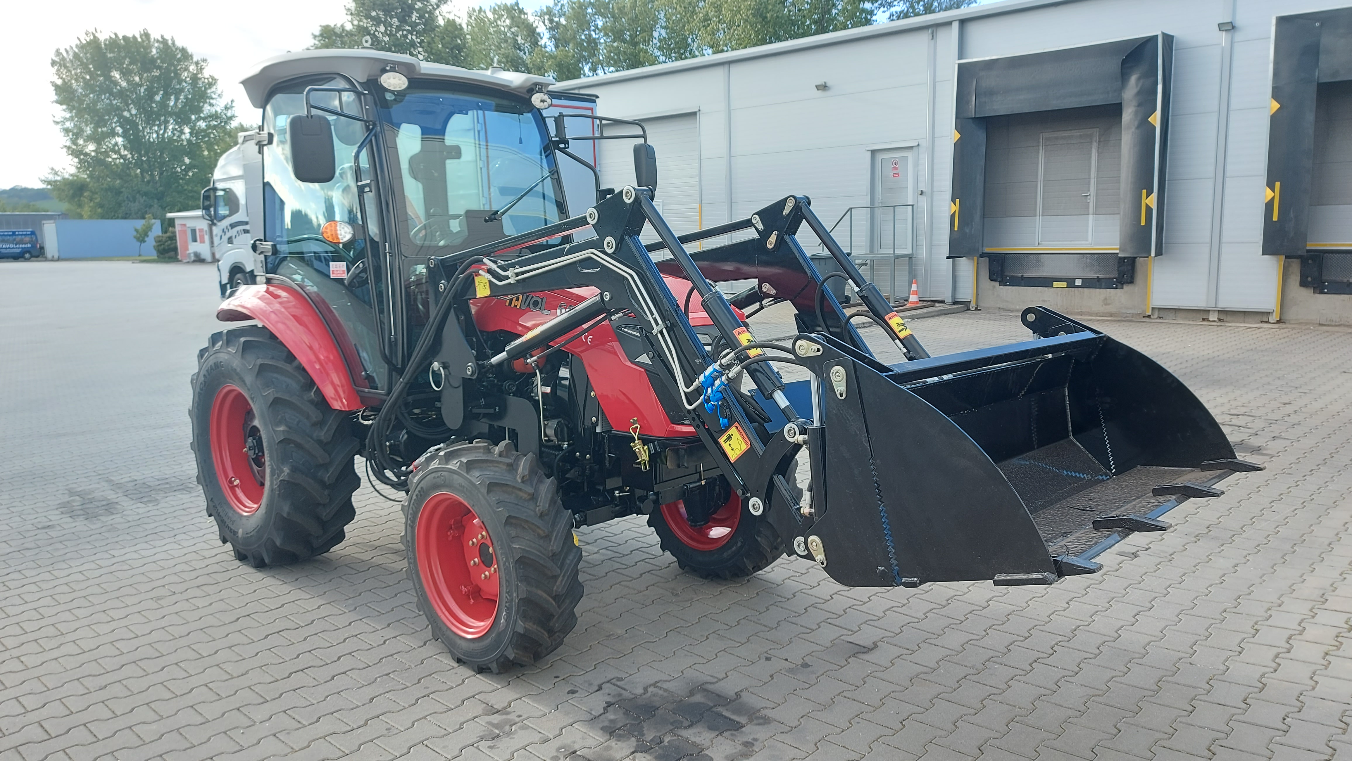 TAVOL 604 TE BIG nakladač 4v1